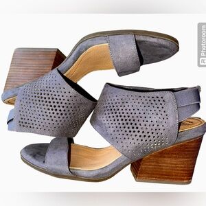 Dr. Scholl’s block heel open toe elastic ankle straps cushiony footbed